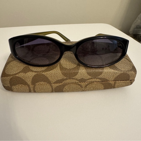 Coach Vintage 2003 Luci S422 Sunglasses in Black with hard case and cloth main image 8